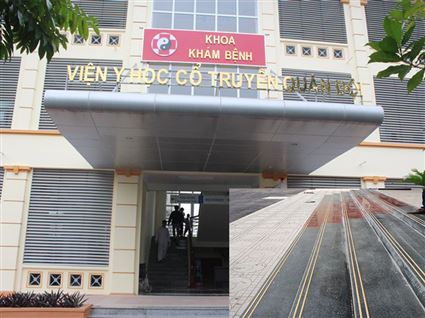 Cung cấp nẹp chỉ đồng chống trơn cầu thang cho Bệnh viện Y học Cổ truyền