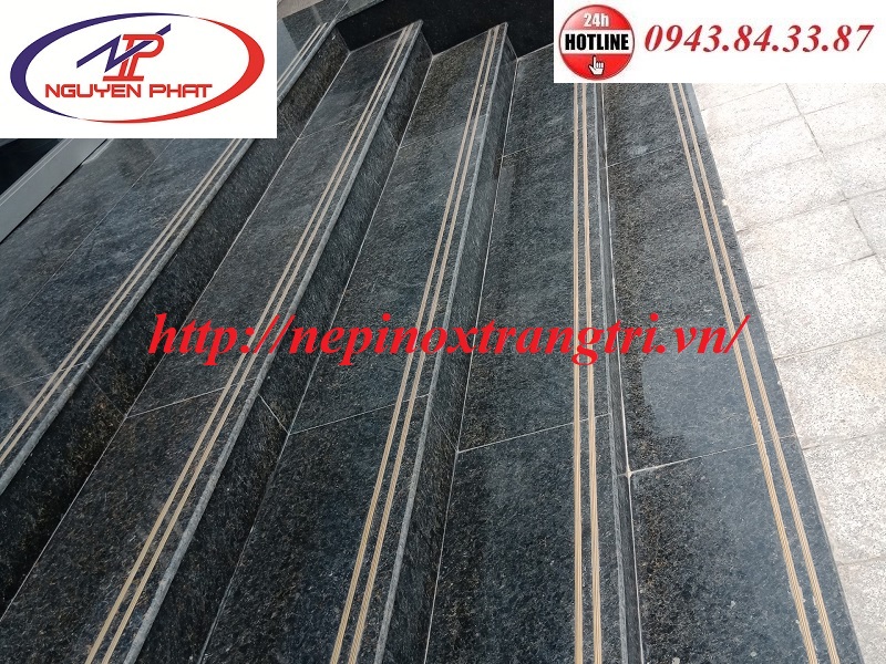 nẹp chỉ đồng chống trơn cầu thang 