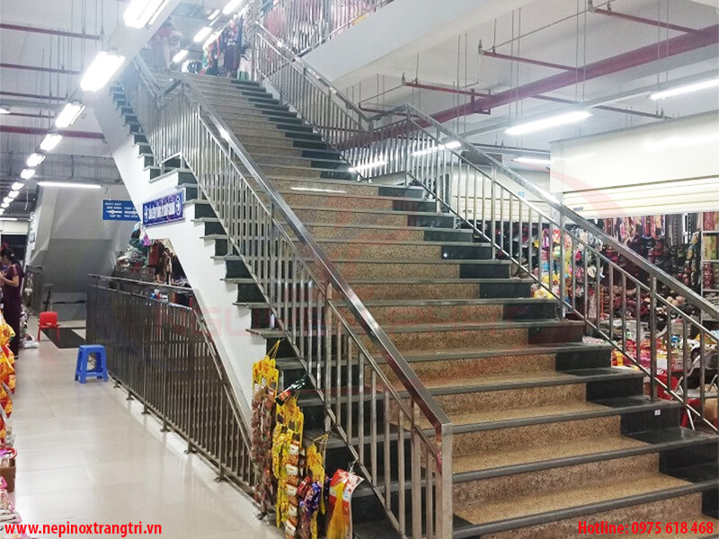 Nẹp nhôm chống trơn cầu thang Nguyên Phát 