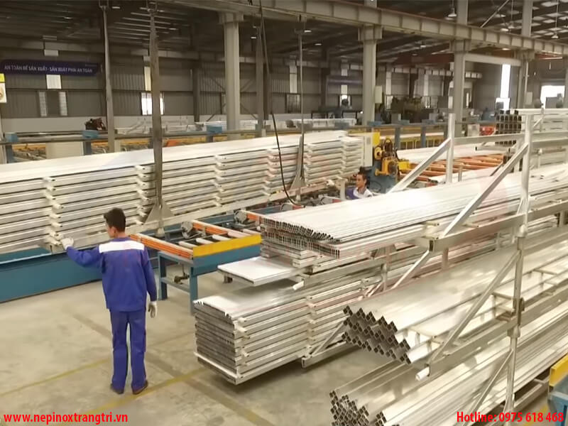 Đùn nhôm thô từ khuân nẹp