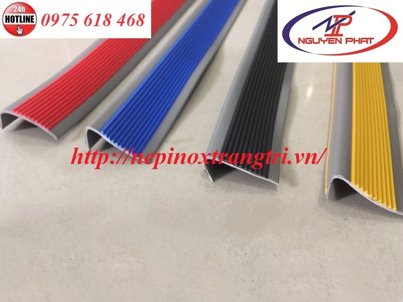 nẹp chống trơn cầu thang bằng PVC