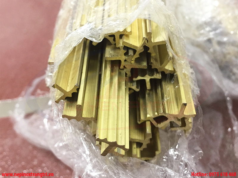Nẹp đồng chống trơn trượt cầu thang