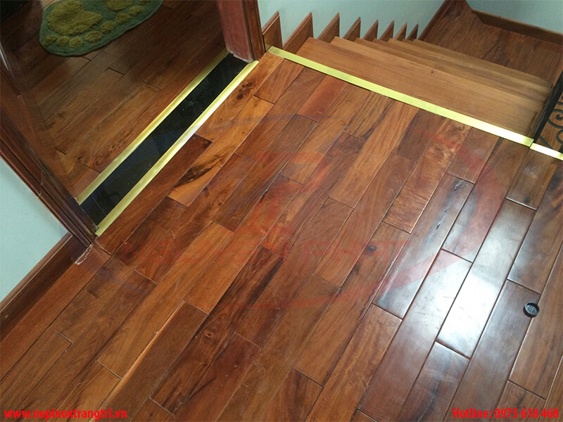 Thi công nẹp nối sàn gỗ 