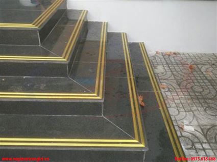NẸP ĐỒNG CHỐNG TRƠN CẦU THANG